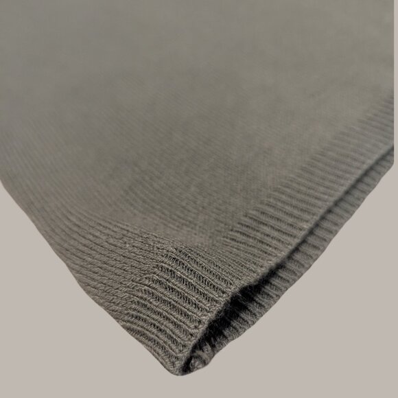 Olive Green V-Neck 3/4 Sleeve Sweater - Medium - Bought in Rome, Italy - Picture 7 of 8